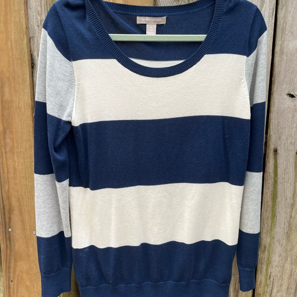 Banana Republic factory women’s Sweater in Navy and Cream Stripes size medium